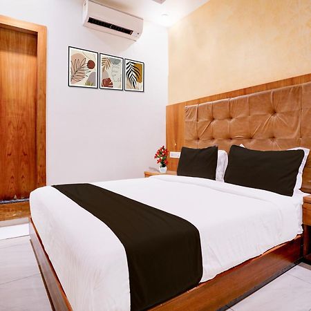 Super Townhouse Oak Times Square Le Western Мумбай Екстериор снимка