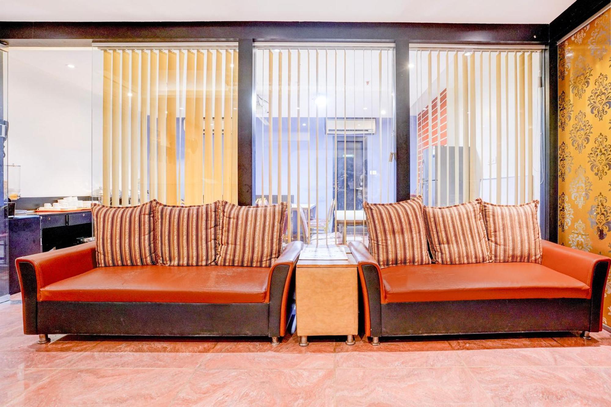 Super Townhouse Oak Times Square Le Western Мумбай Екстериор снимка