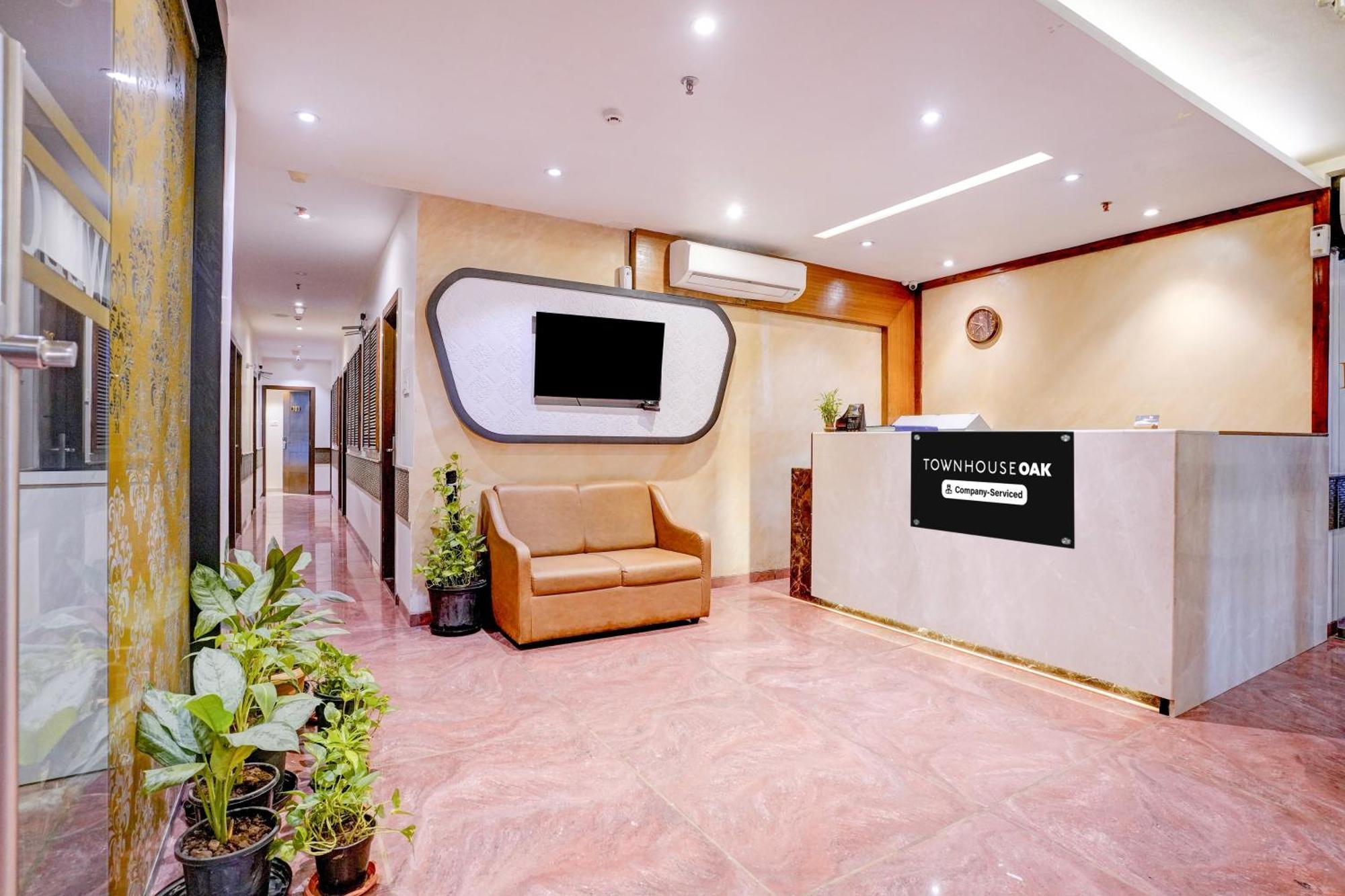 Super Townhouse Oak Times Square Le Western Мумбай Екстериор снимка