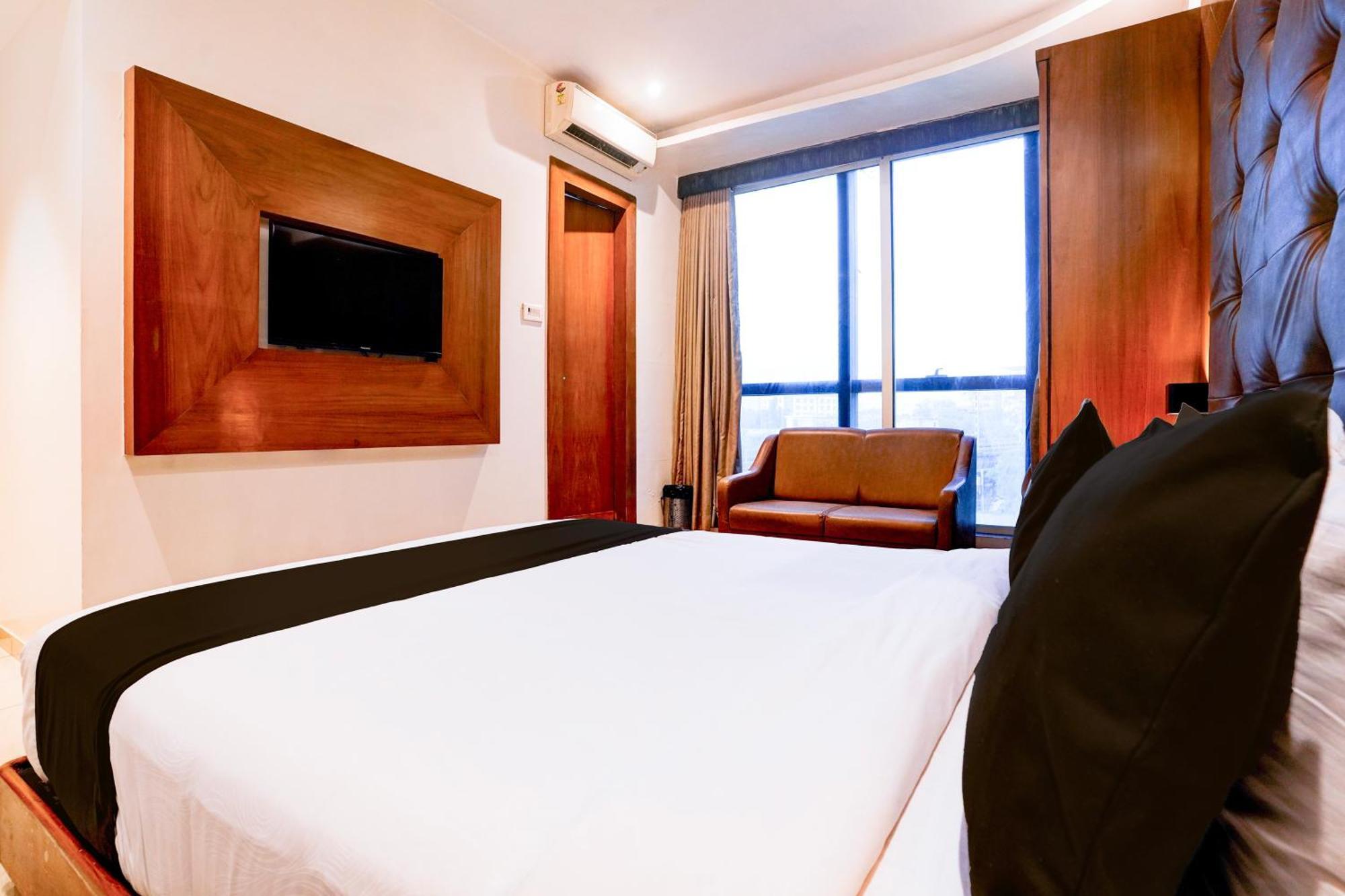 Super Townhouse Oak Times Square Le Western Мумбай Екстериор снимка