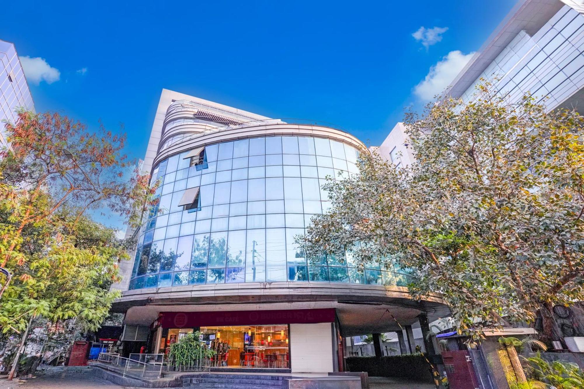 Super Townhouse Oak Times Square Le Western Мумбай Екстериор снимка