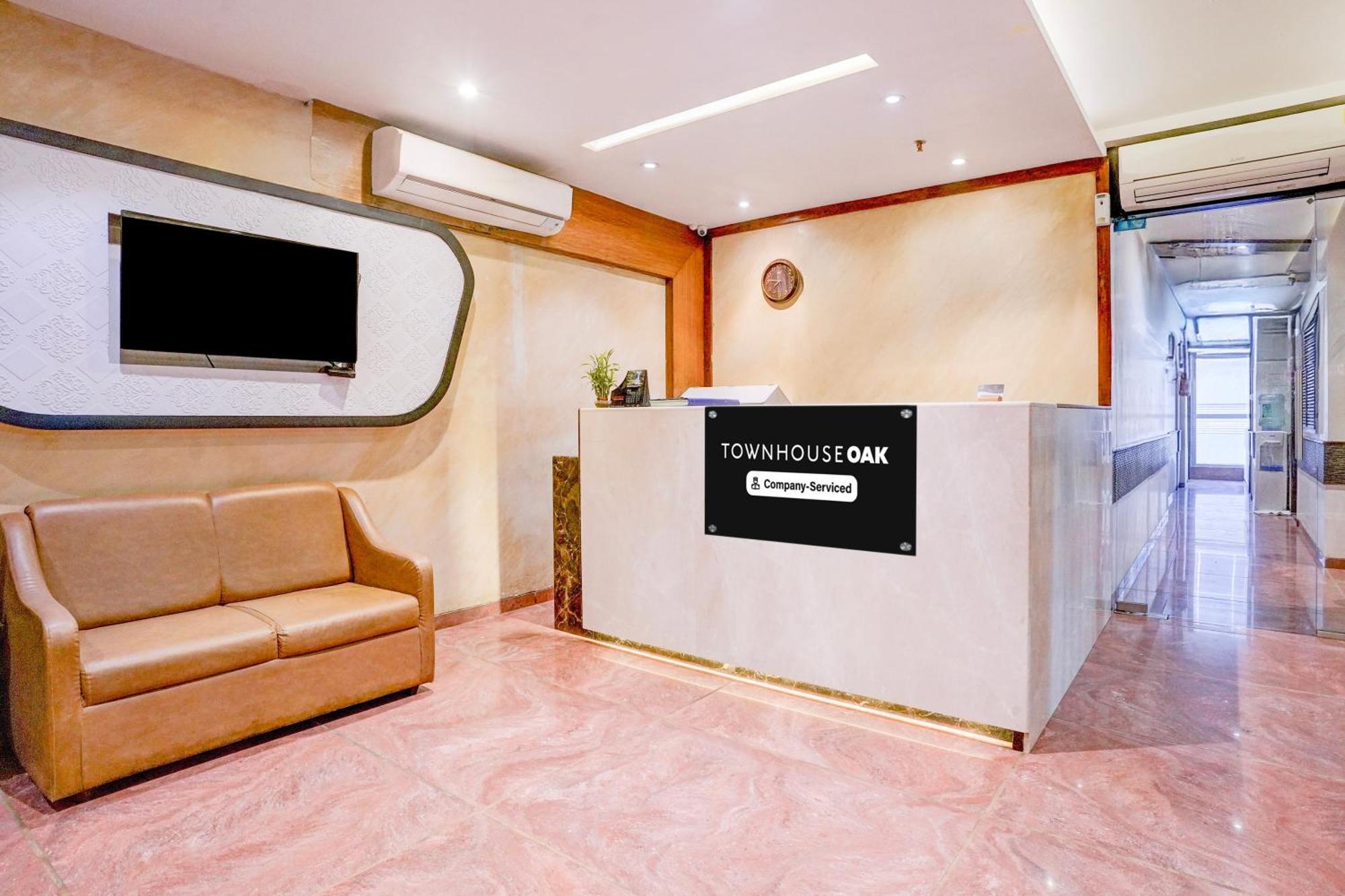 Super Townhouse Oak Times Square Le Western Мумбай Екстериор снимка