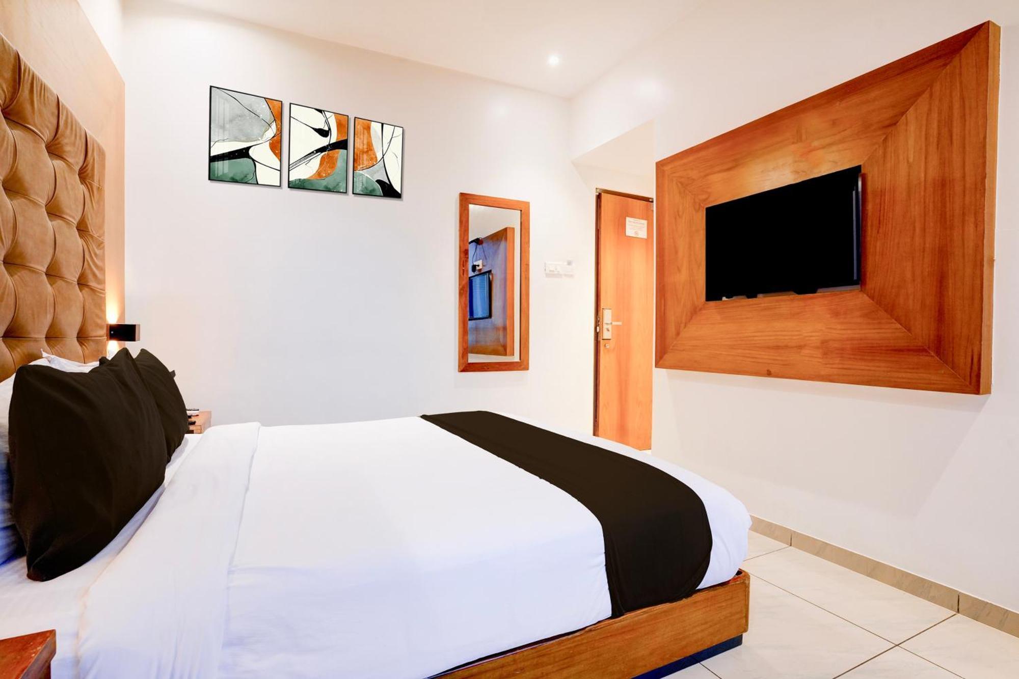 Super Townhouse Oak Times Square Le Western Мумбай Екстериор снимка