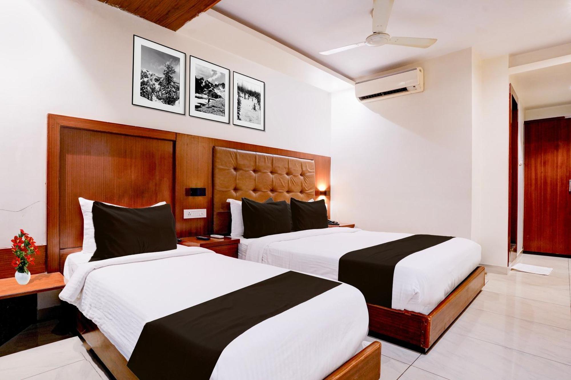 Super Townhouse Oak Times Square Le Western Мумбай Екстериор снимка
