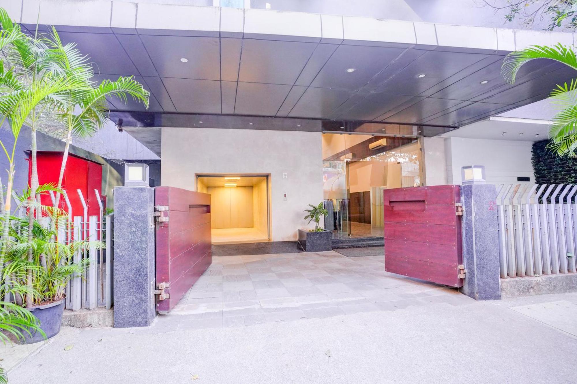 Super Townhouse Oak Times Square Le Western Мумбай Екстериор снимка