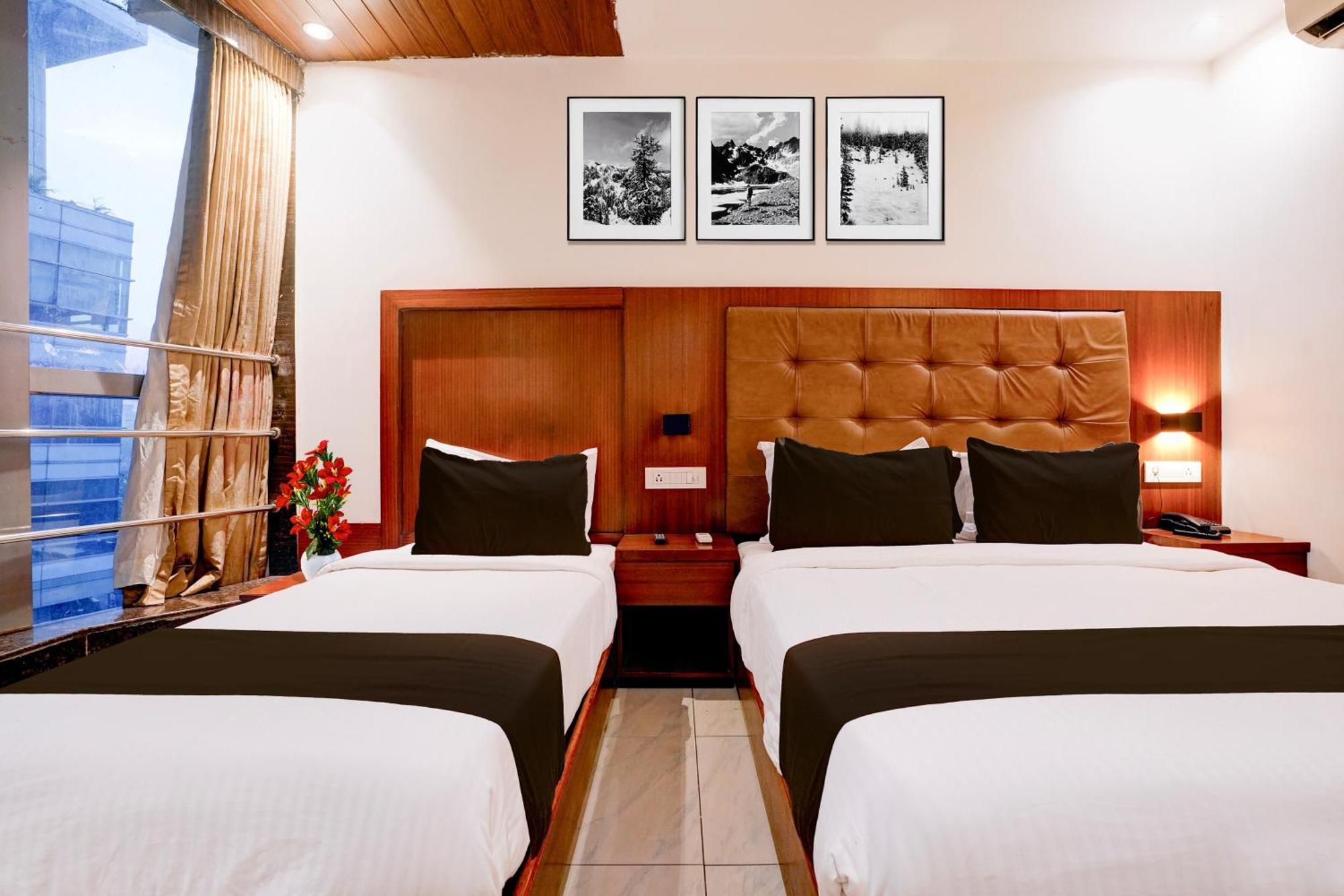Super Townhouse Oak Times Square Le Western Мумбай Екстериор снимка