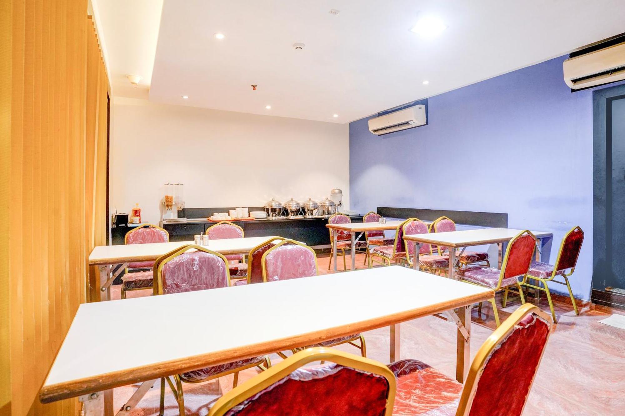 Super Townhouse Oak Times Square Le Western Мумбай Екстериор снимка