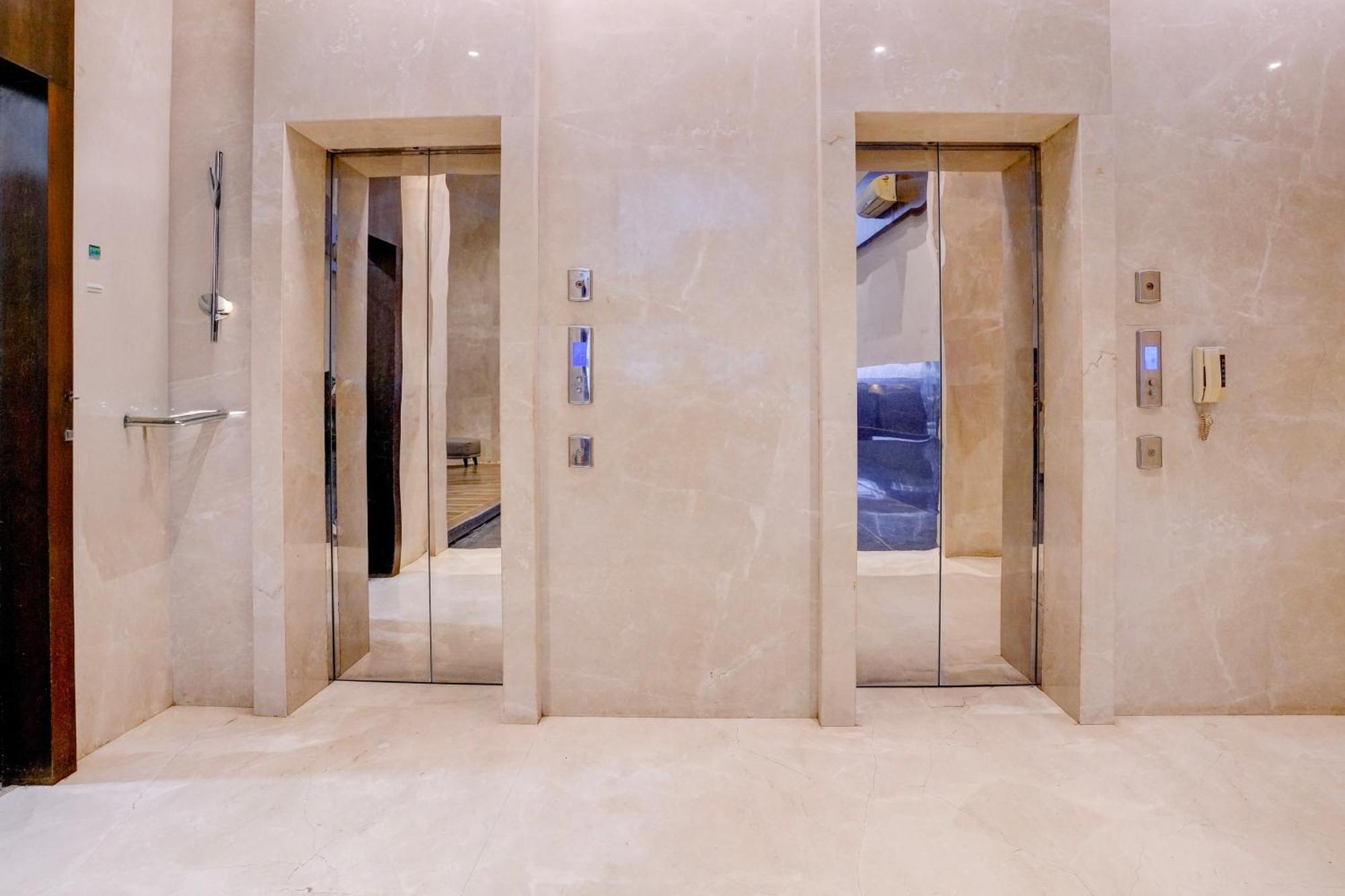 Super Townhouse Oak Times Square Le Western Мумбай Екстериор снимка