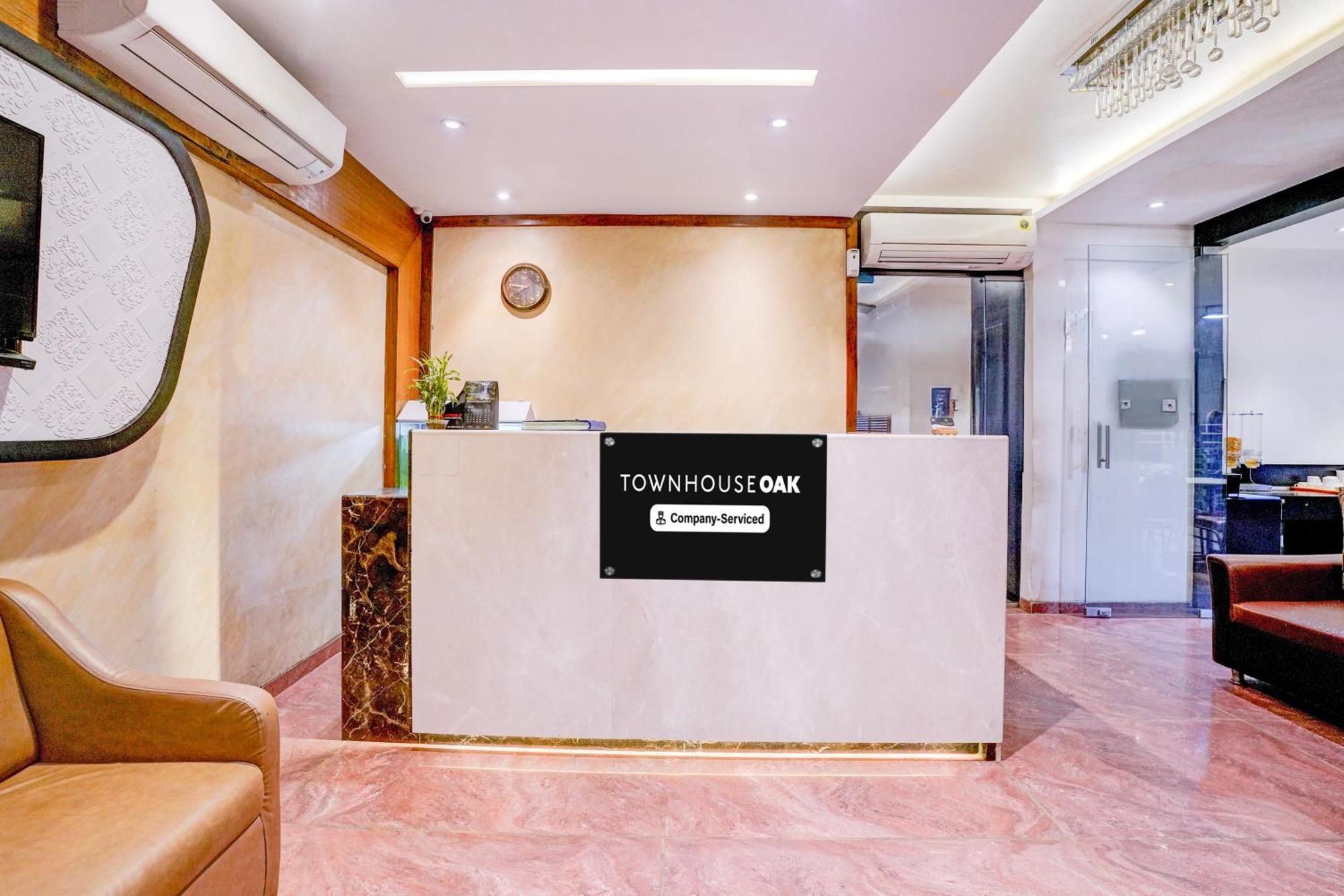 Super Townhouse Oak Times Square Le Western Мумбай Екстериор снимка