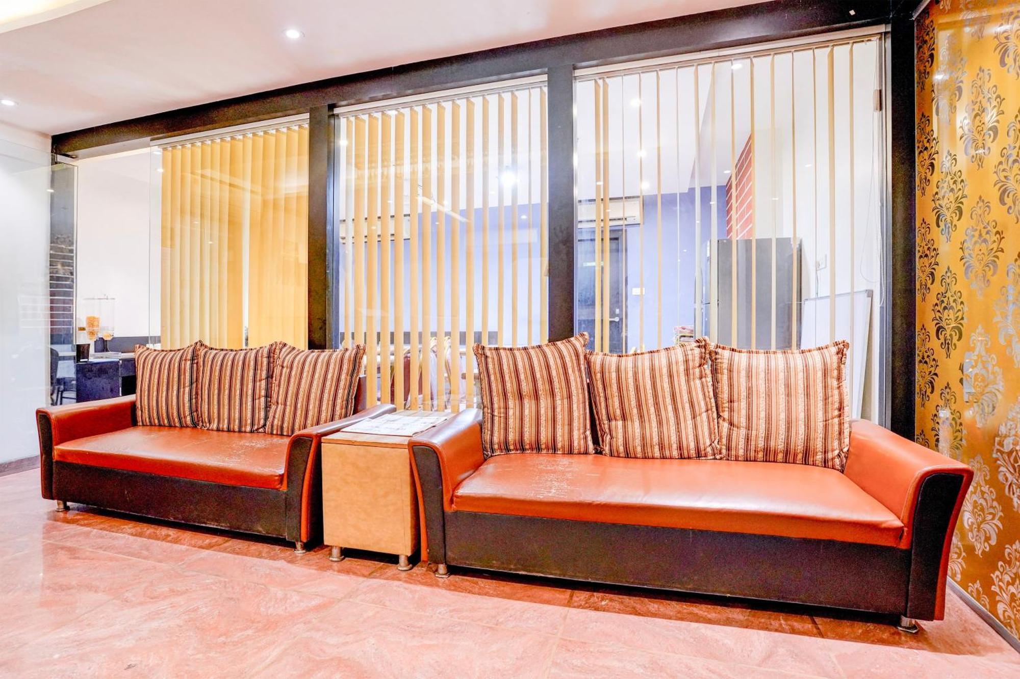 Super Townhouse Oak Times Square Le Western Мумбай Екстериор снимка