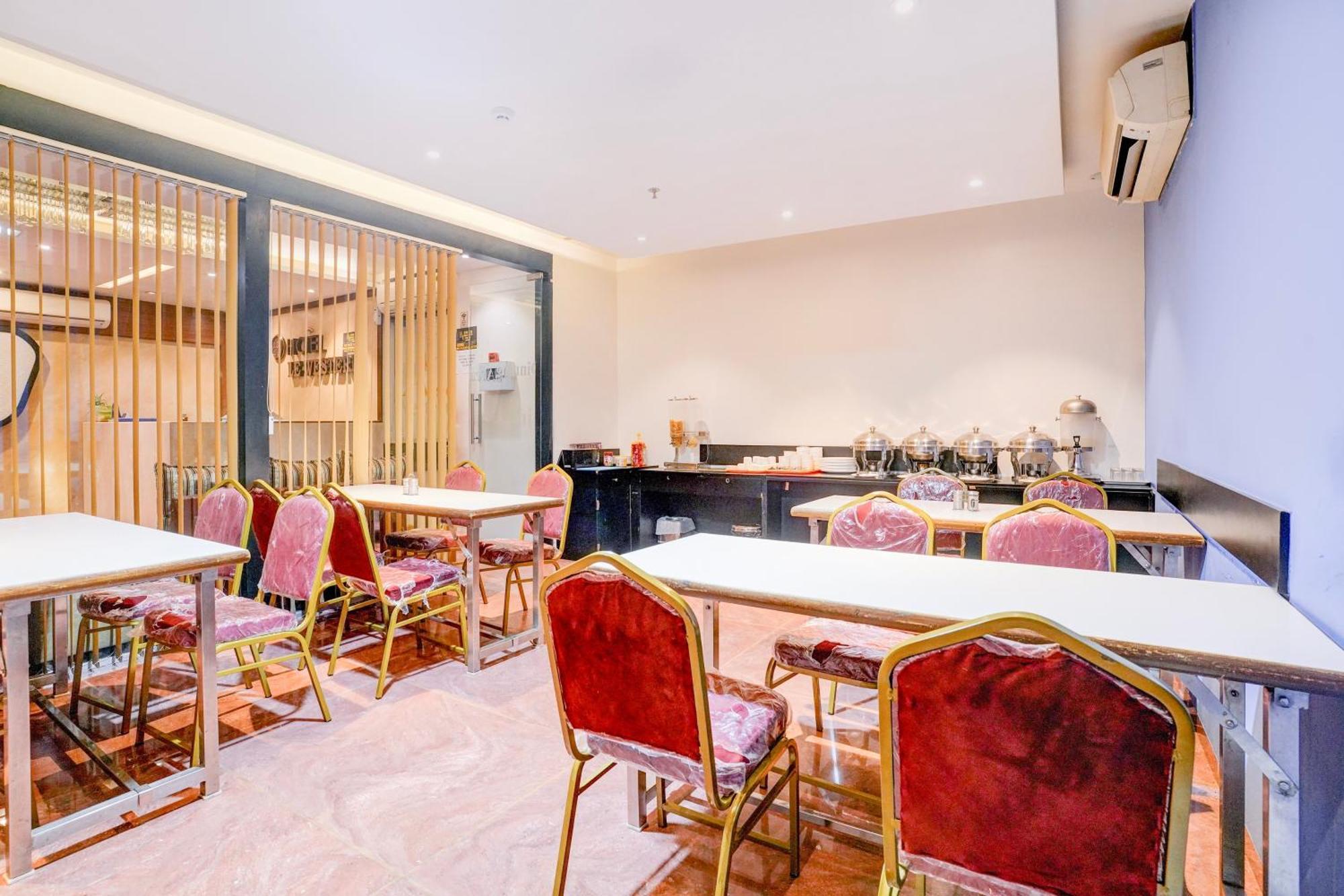 Super Townhouse Oak Times Square Le Western Мумбай Екстериор снимка