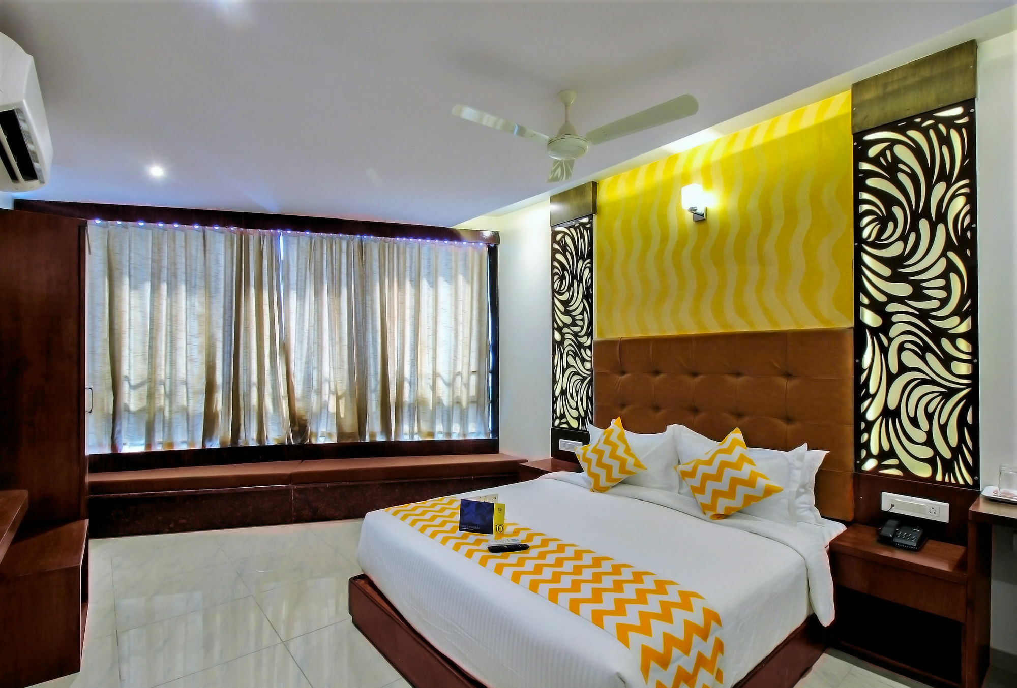 Super Townhouse Oak Times Square Le Western Мумбай Екстериор снимка