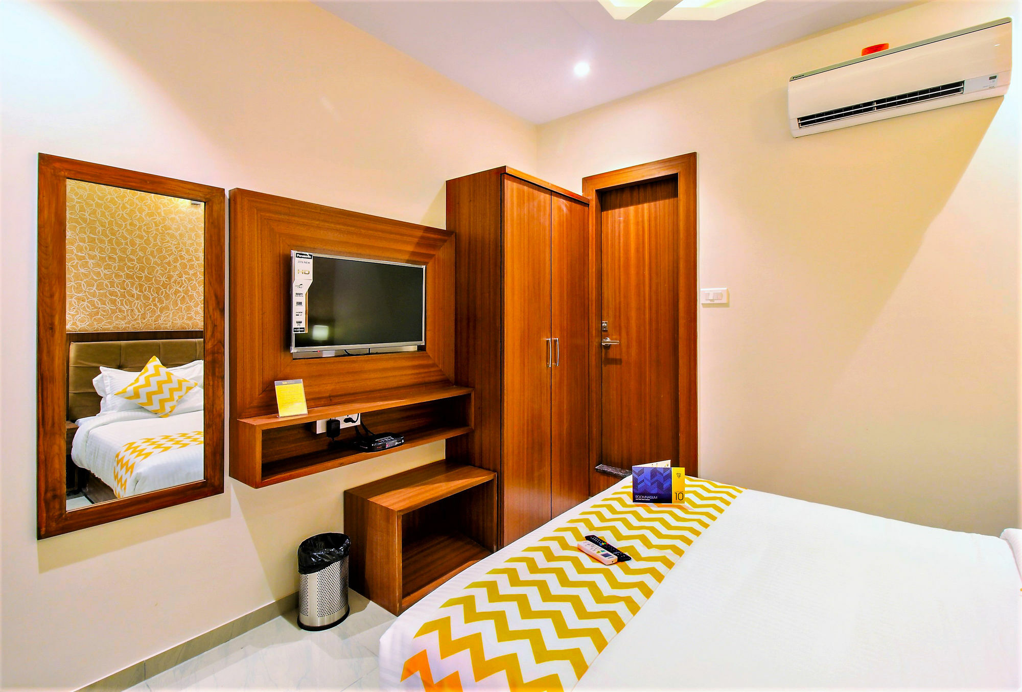 Super Townhouse Oak Times Square Le Western Мумбай Екстериор снимка