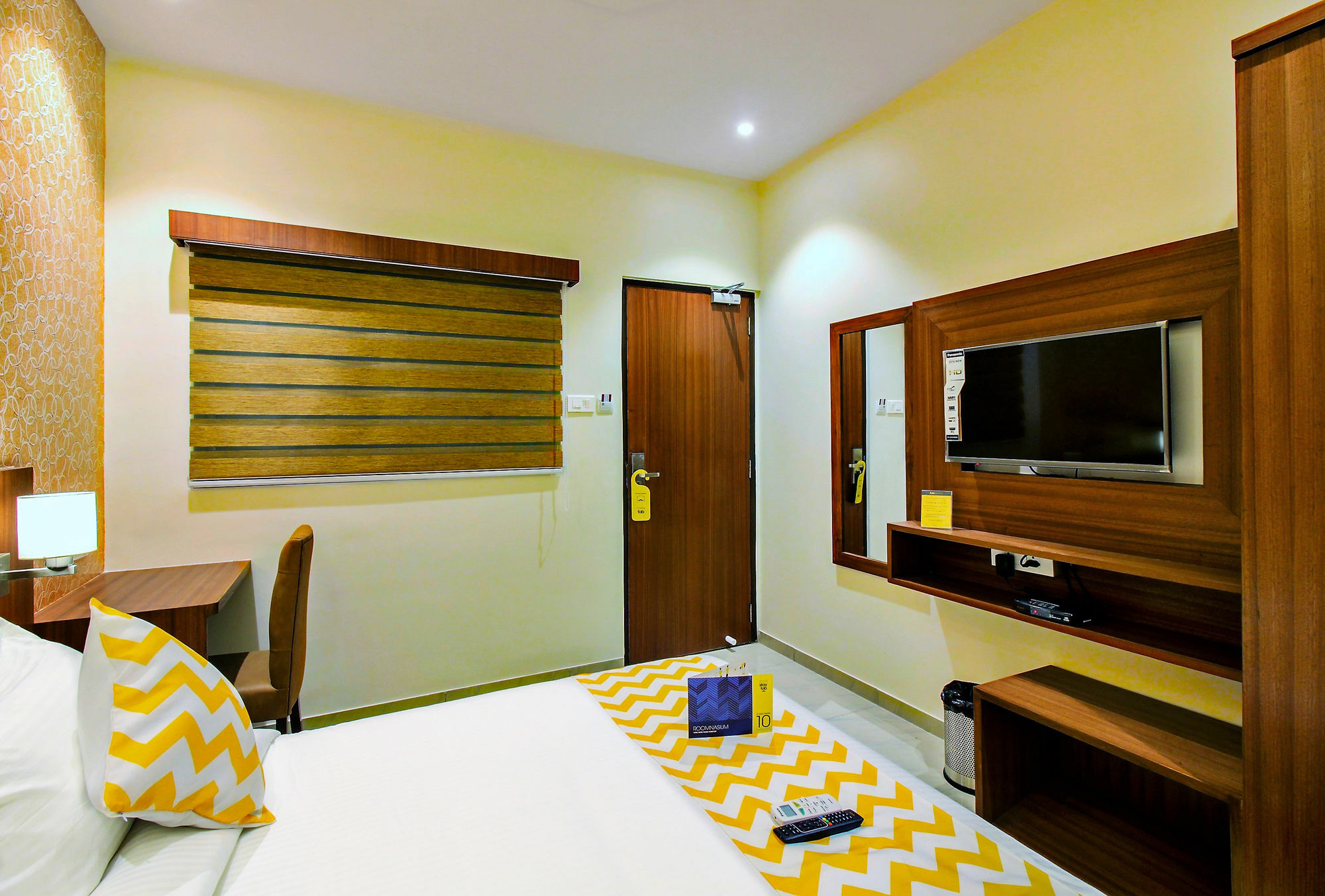 Super Townhouse Oak Times Square Le Western Мумбай Екстериор снимка