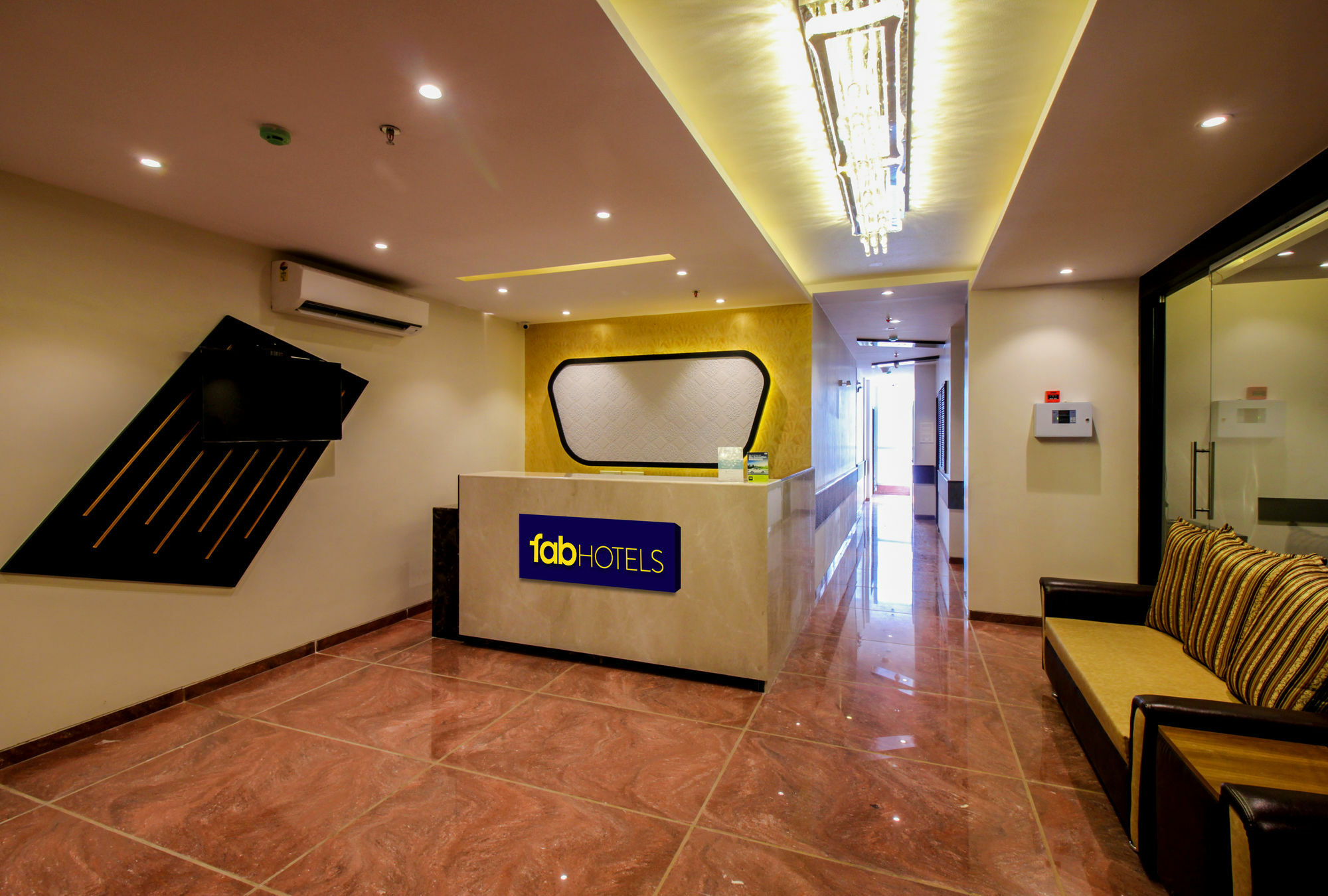 Super Townhouse Oak Times Square Le Western Мумбай Екстериор снимка