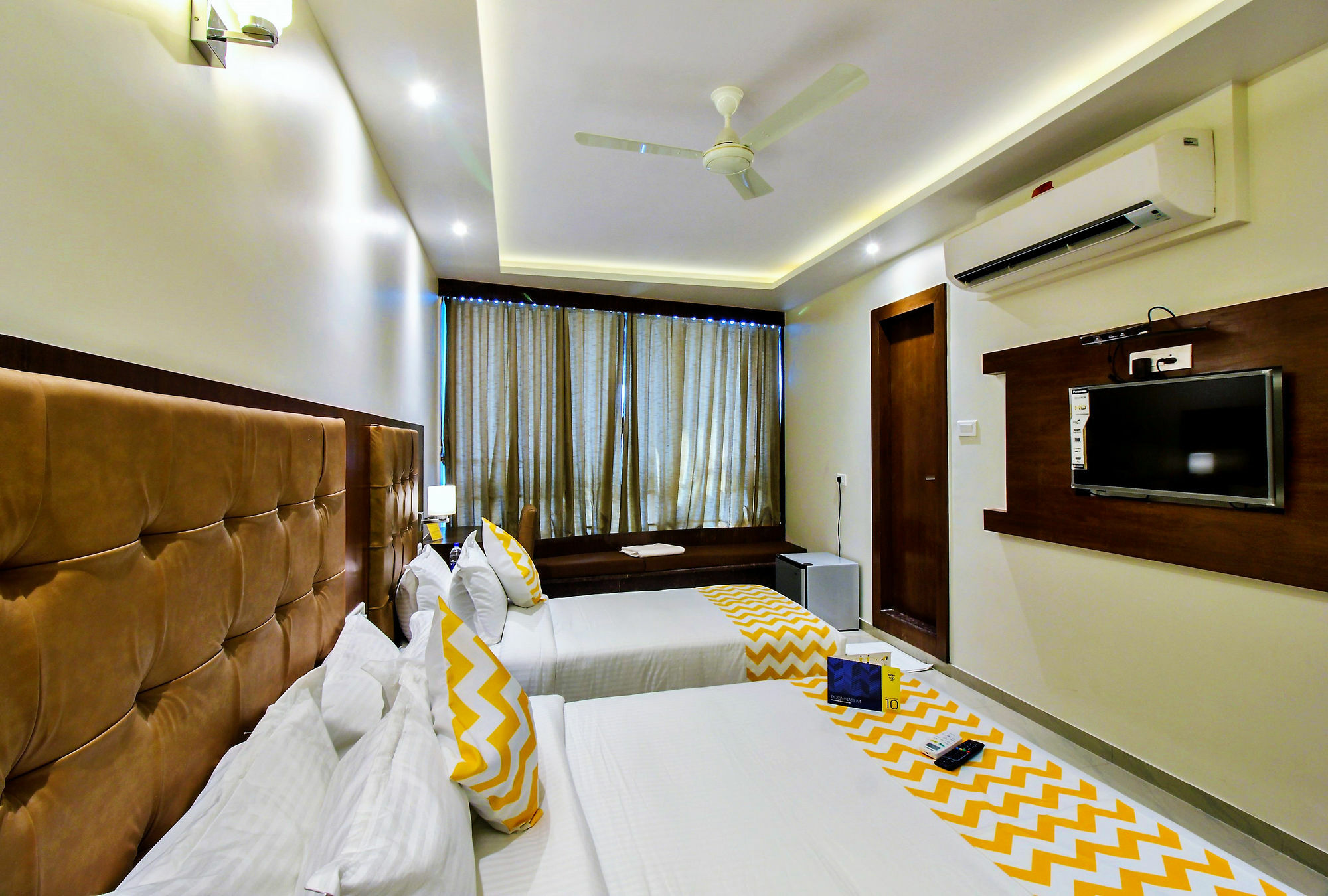 Super Townhouse Oak Times Square Le Western Мумбай Екстериор снимка